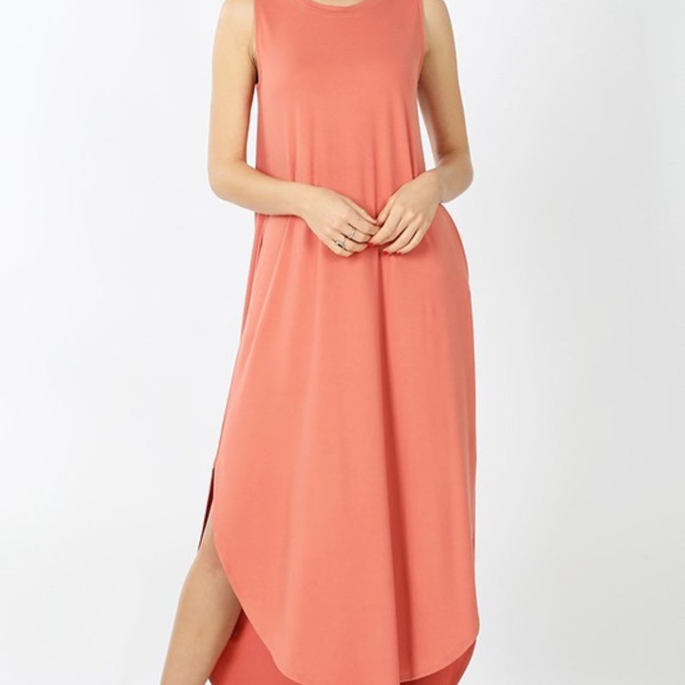 SLEEVELESS SIDE SLIT MAXI DRESS WITH POCKETS